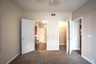 The Pointe at Warner Center photo'