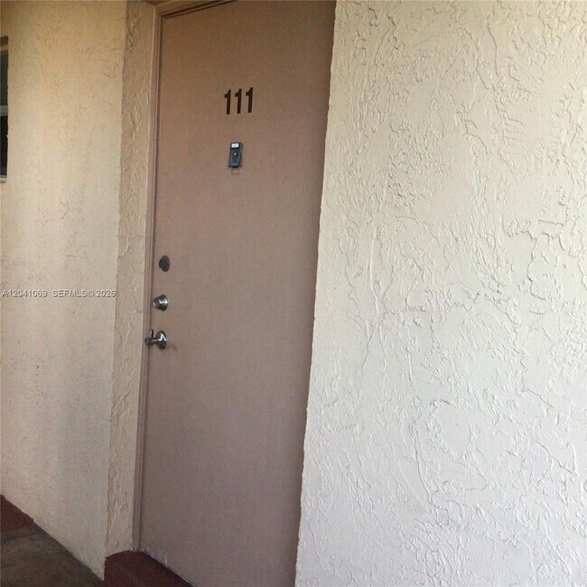 Foto del edificio - 6870 Royal Palm Blvd