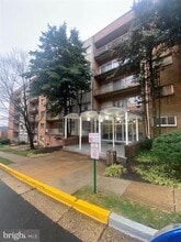 Building Photo - 5801 Quantrell Ave