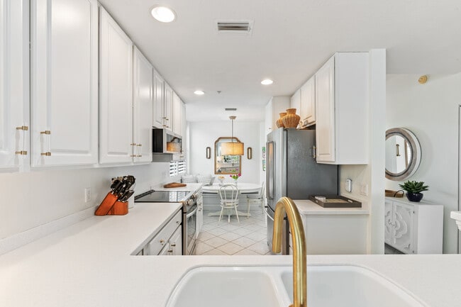 Building Photo - 14555 Gasparilla Rd