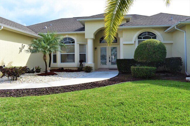 Foto del edificio - 5802 NW Fall Flower Ct