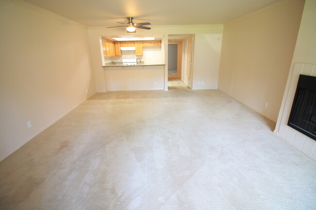 Foto del edificio - Spacious 1 Bd Condo in Scripps Ranch!