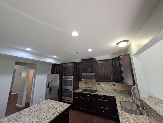 Foto del edificio - Stunning 2 Story Home Located in The Settlements at Withrow Downs Community!