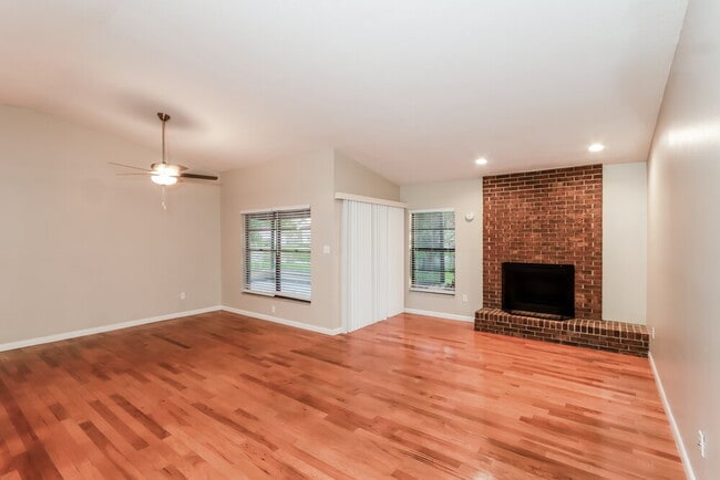 Building Photo - 15918 Mystic Way