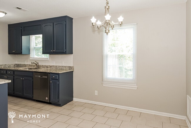 Building Photo - 13905 SW Clovis Cir