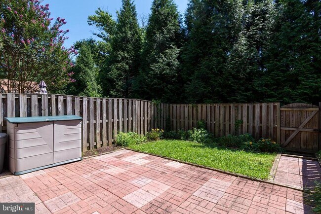 Foto del edificio - 13205 Black Walnut Ct