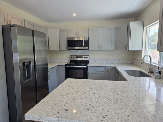 Foto del edificio - AVAILABLE NOW! 2 bed, 2 bath, 1 parking Kalaheo Hillside