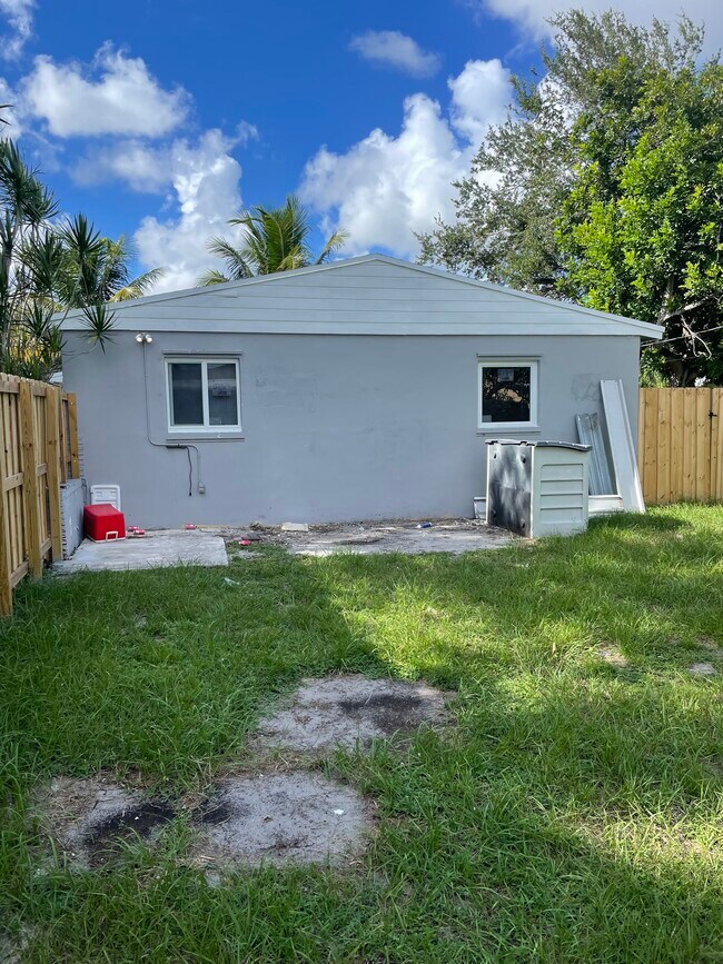 Foto del edificio - 3521 N 72nd Ave