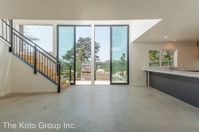 Building Photo - 7 br, 4 bath House - 6779 Del Playa Drive