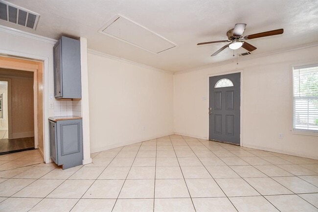 Building Photo - 6920 Cayton St