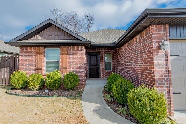Foto del edificio - Fabulous 3 BR 2 Bath Home in Rogers near I-49! Brand new paint and floors!