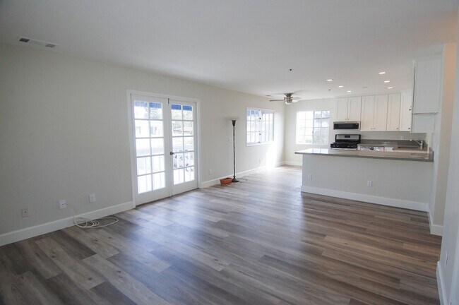 Building Photo - 142 W. Marquita
