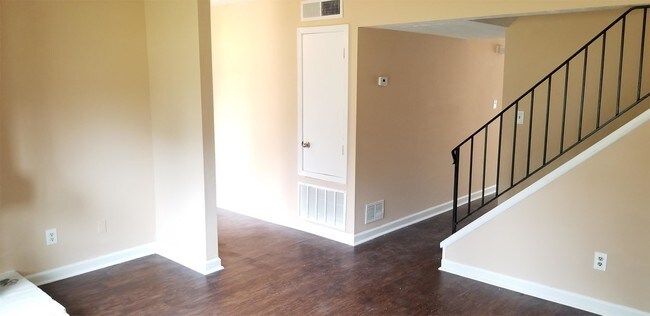 Foto del edificio - 3238 Strawberry Ln