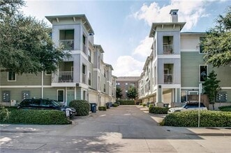 Building Photo - 2415 Stutz Dr