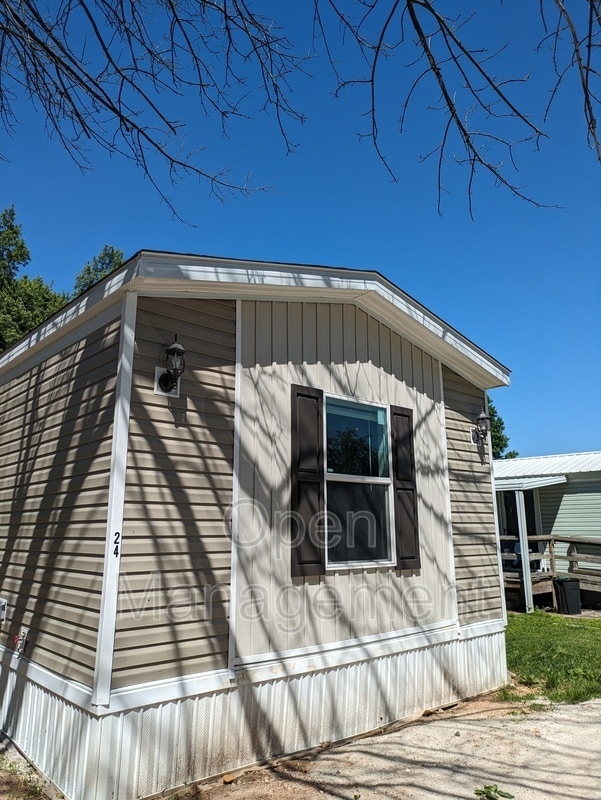 Building Photo - 4950 W Farm Rd 156