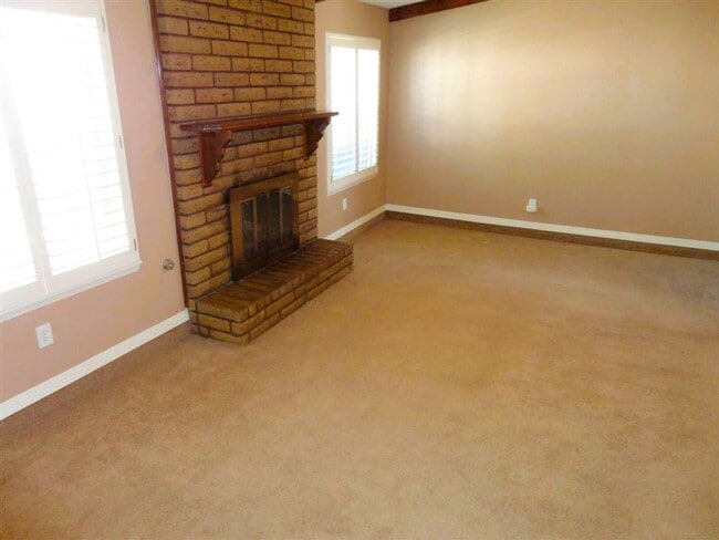 Building Photo - Fascinating Single Level Eastside Home Wit...