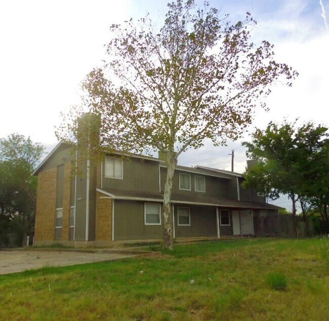 Foto del edificio - 8404 Riverstone Dr