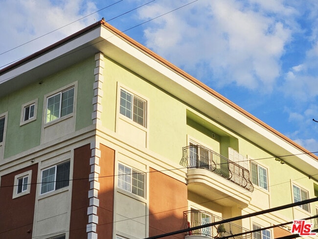 Building Photo - 944 S Serrano Ave