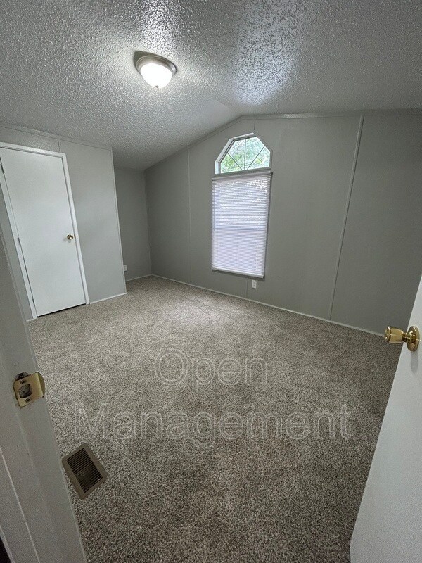 Building Photo - 285 Mantle Ave