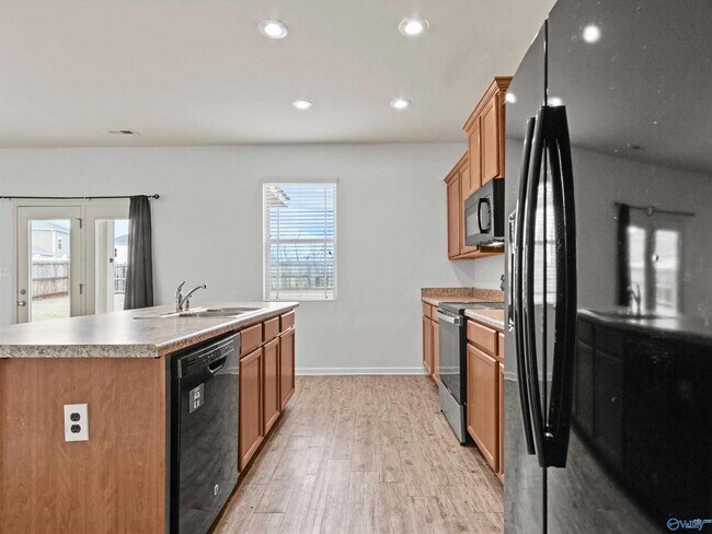 Building Photo - 30057 Glenrose Way