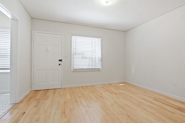 Foto del edificio - 974 Yale St