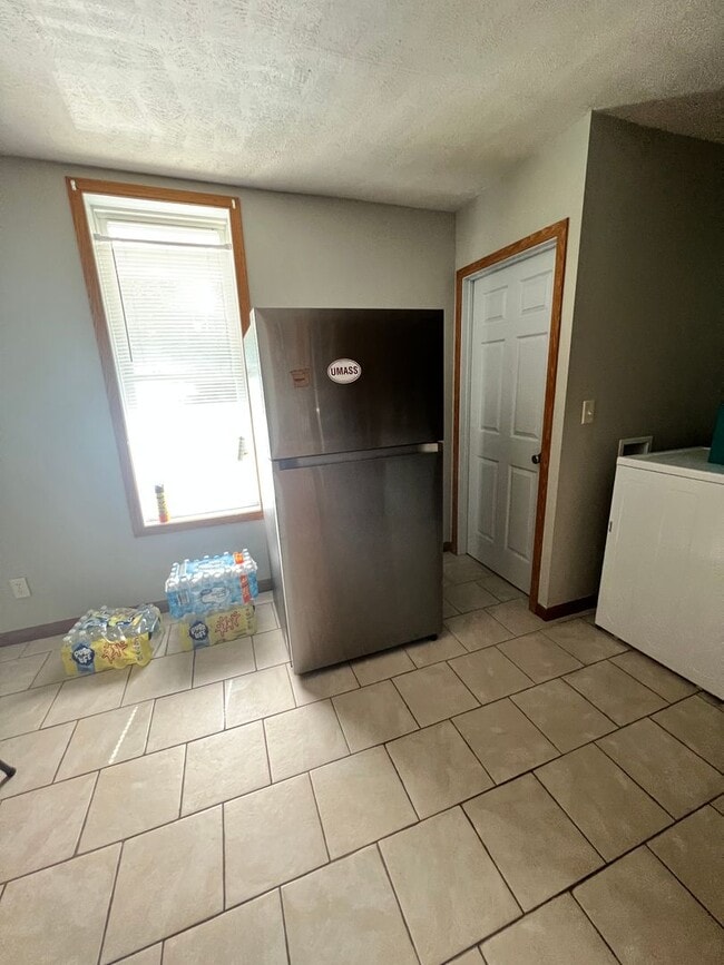 Building Photo - 709
