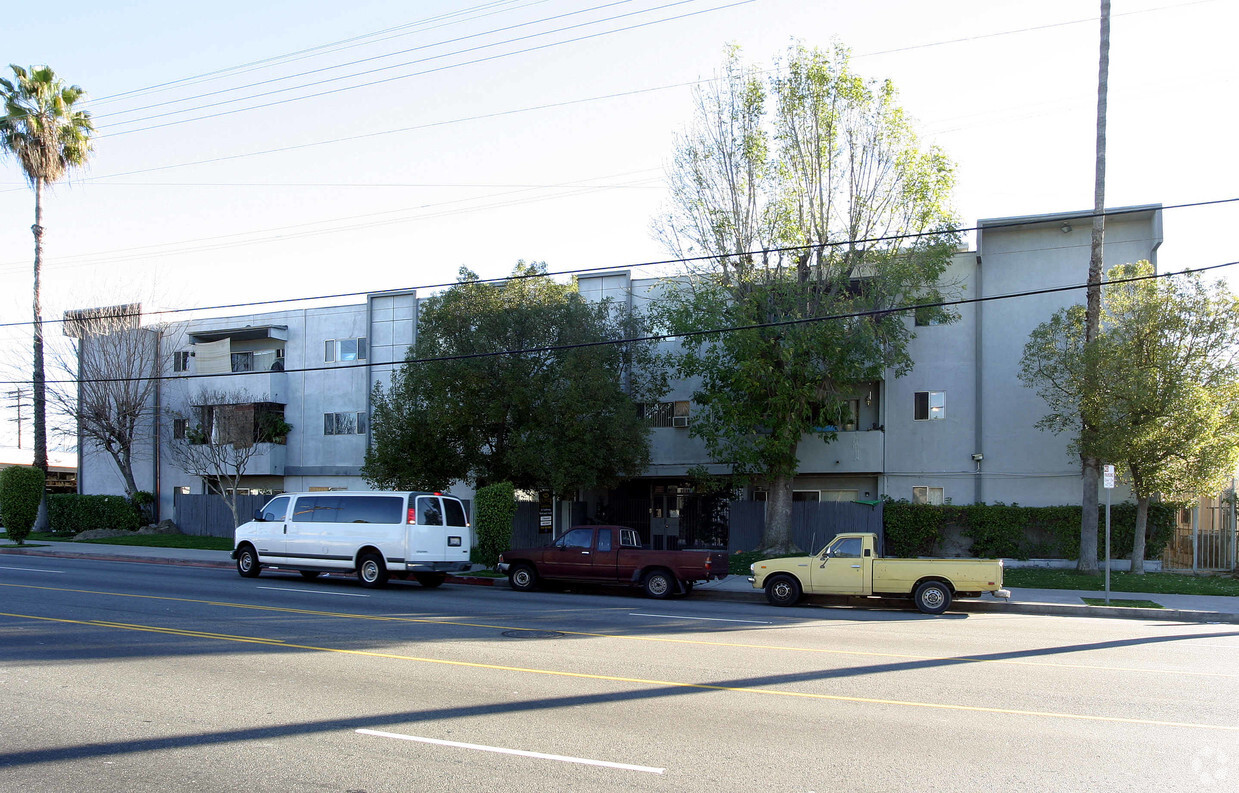 Foto del edificio - Coldwater Canyon Apartments