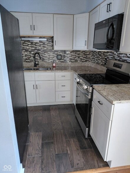 Foto del edificio - 4454 Greenmeadow Cir