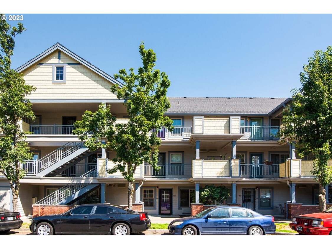 Primary Photo - Spacious & Updated 2-Bedroom Condo in Prim...