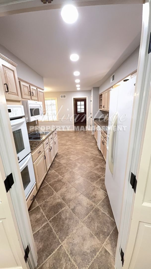 Building Photo - 7253 Stamford Dr