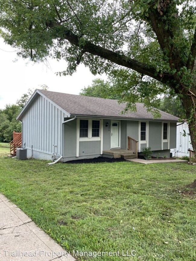 Building Photo - 3 br, 2 bath House - 3215 NE 56th Terrace