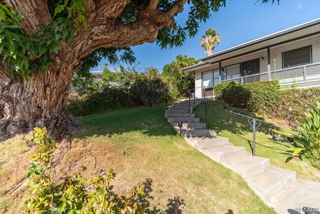 Foto del edificio - Rarely Available 3BA/2BA/2 Pkg SF in Aiea ...