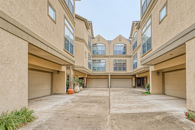 Building Photo - 410 Fowler St