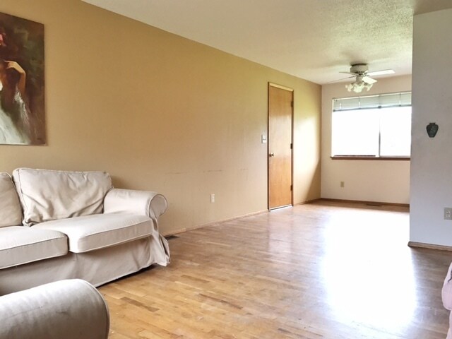 Foto del edificio - 2 Bed/ 1 Bath Duplex
