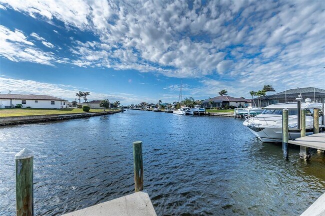 Foto del edificio - 2429 Aqui Esta Dr