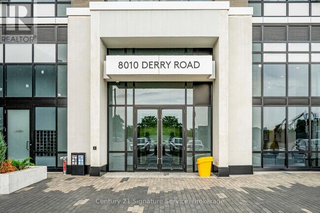 Photo du bâtiment - 8010-8010 Derry Rd