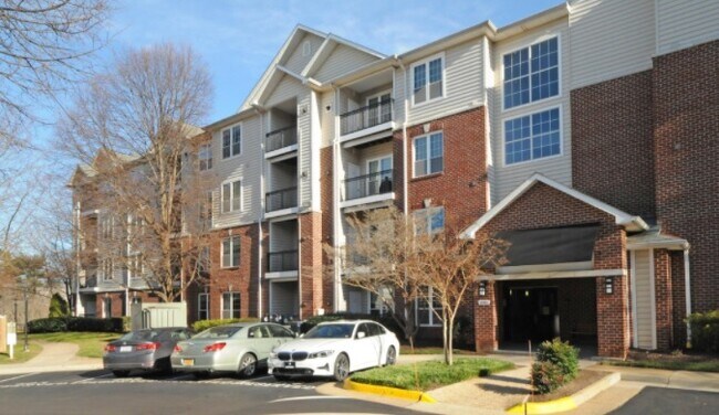 Vista exterior del edificio - 1591 Spring Gate Dr