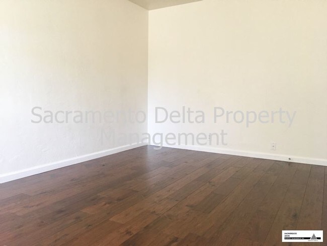 Foto del edificio - 2400 Brentwood Rd
