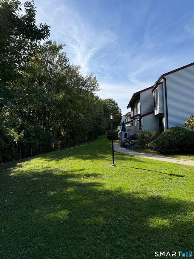 Building Photo - 221 Cottonwood Rd