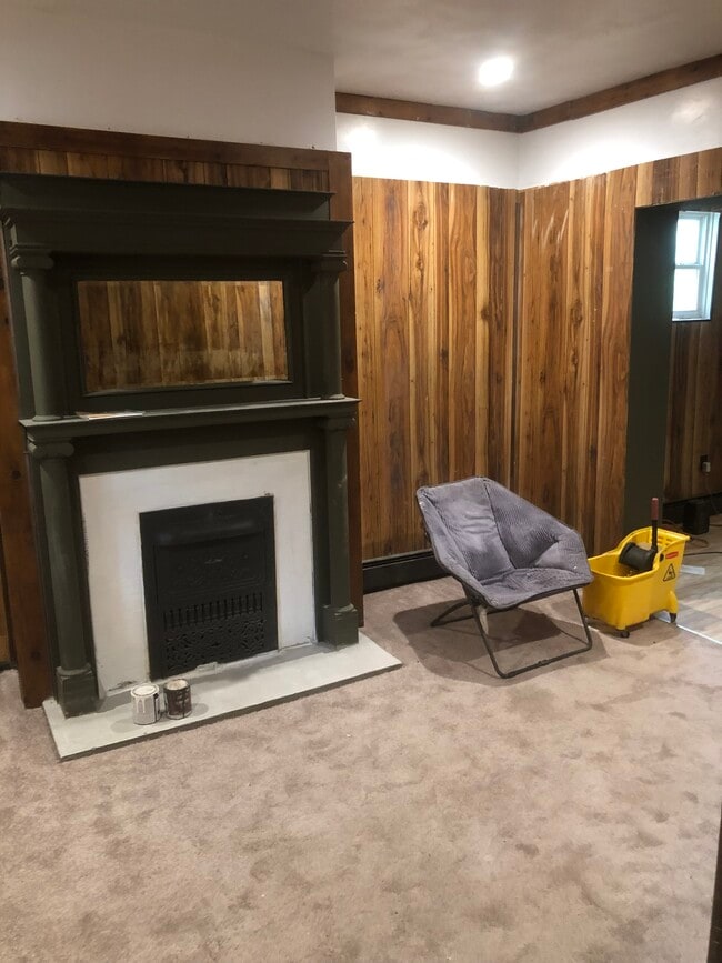 Building Photo - 818 Loyal Way