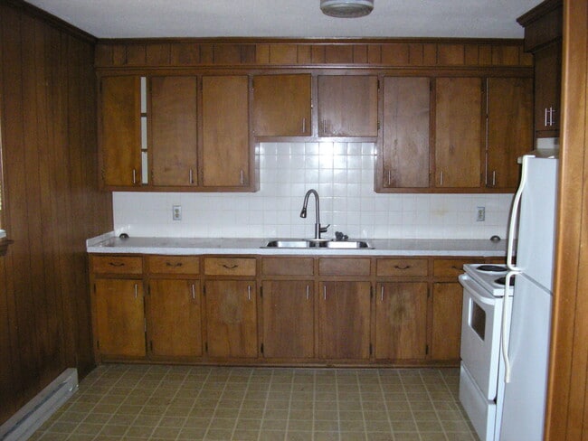 Building Photo - 1140 Crewdson Dr