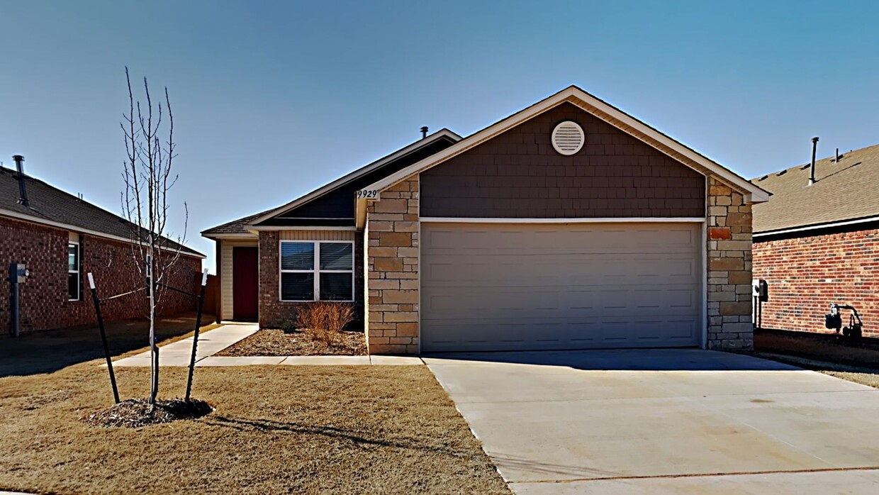 Foto principal - Very Nice 3 Bedroom 2 Bath Home in Yukon S...