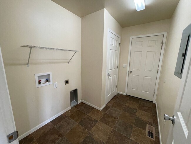 Foto del edificio - Spacious 3 bed for rent!