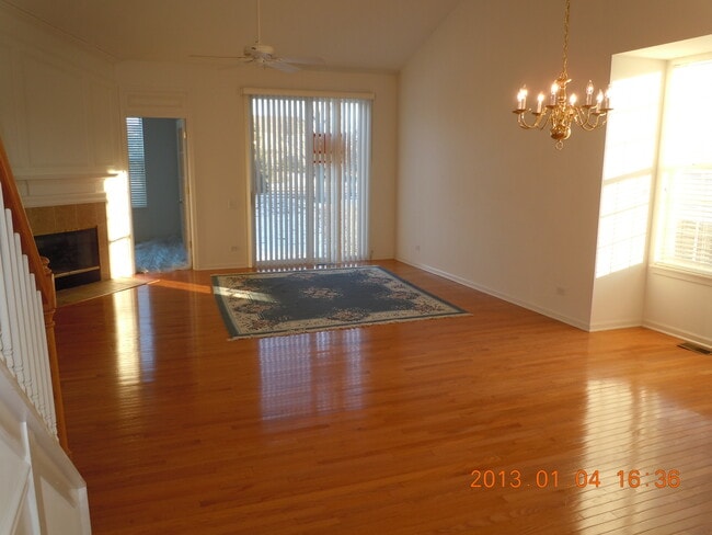 Sala de estar - 3 Tiverton Ct