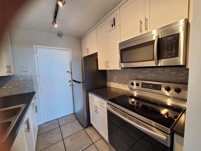 Foto del edificio - 2350 NE 135th St
