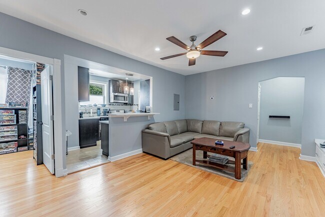 Foto del edificio - 5717 N Kimball Ave
