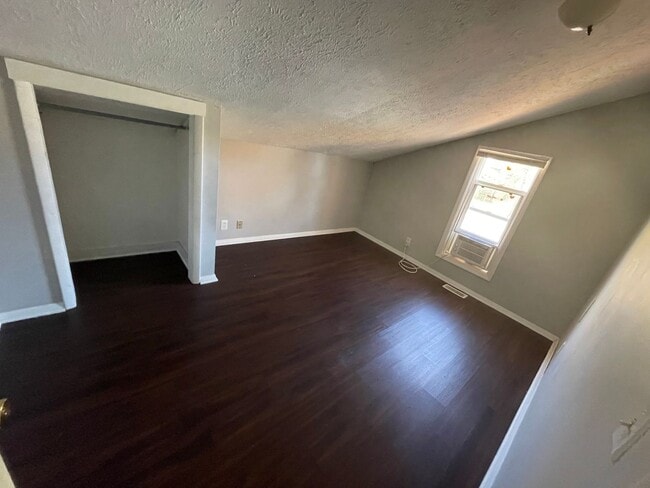 Foto del edificio - 4bd 2bth apartment