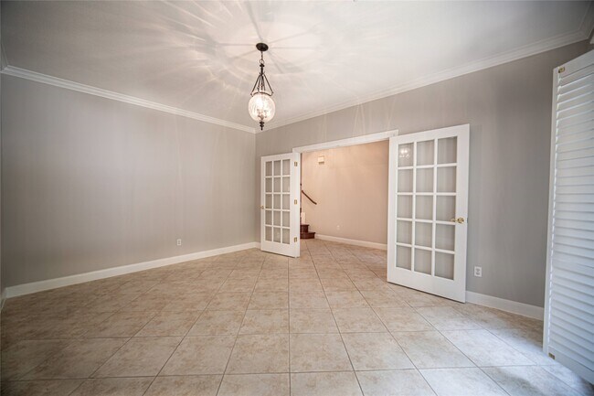 Foto del edificio - 4423 Lakeshore Forest Dr