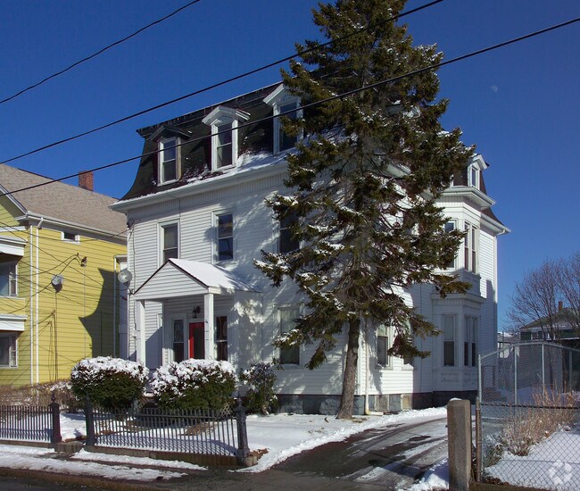 Building Photo - 772 2nd St