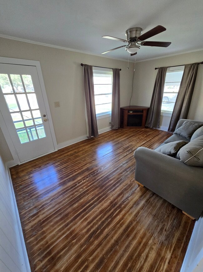 Foto del edificio - 205 W Broussard St